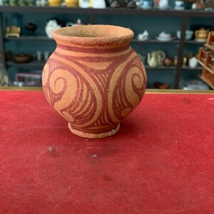 Vintage handgeschilderde terracotta vaas – pot in rustieke klei, pot van aardewerk in antieke stijl, kleine decoratieve pot