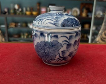 Tarro de porcelana vintage azul y blanco con tapa – Tarro de jengibre con loto pintado a mano, pequeño recipiente de cerámica para almacenamiento, decoración floral asiática