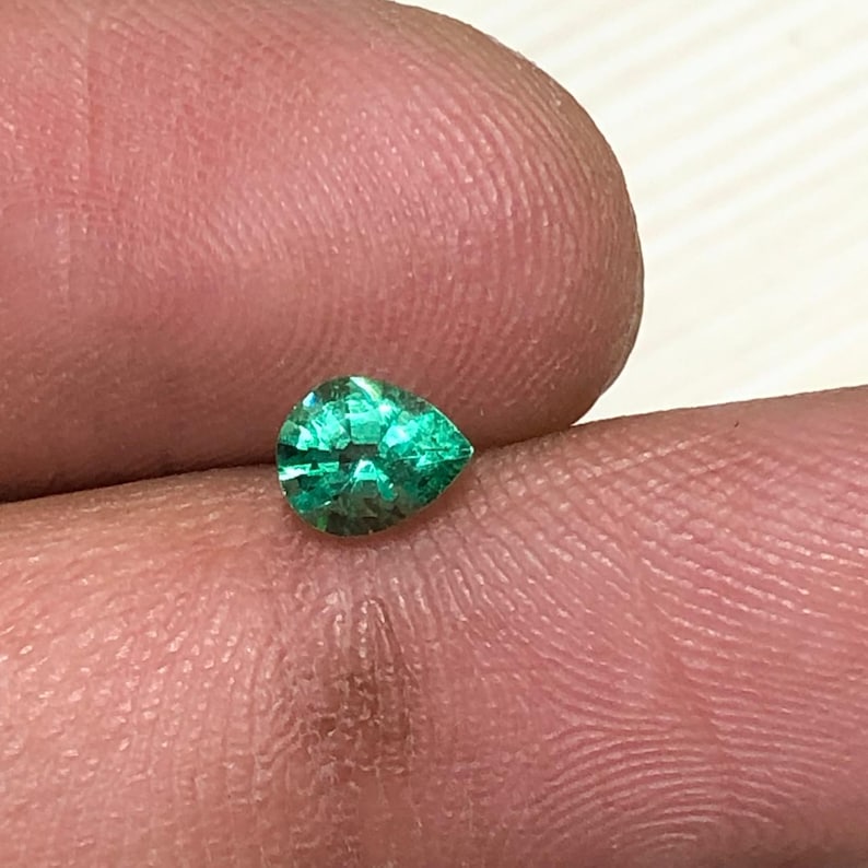 Oil Rings Reflection Natural Colombia Emerald No Oil Green Colour Pear Cut Gemstone Good for ...