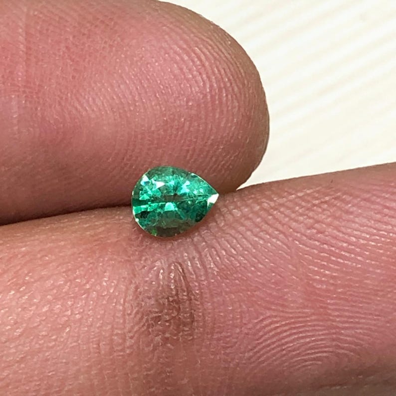 Oil Rings Reflection Natural Colombia Emerald No Oil Green Colour Pear Cut Gemstone Good for ...