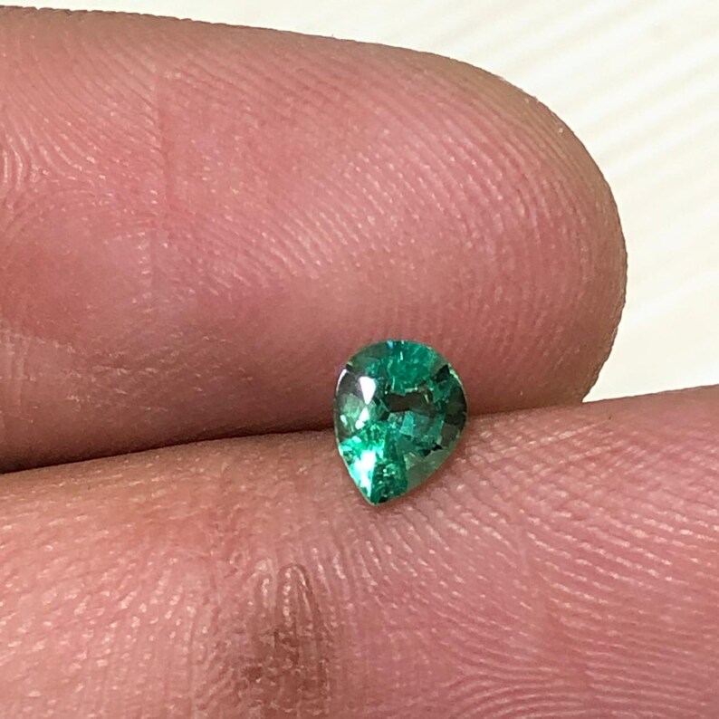 Oil Rings Reflection Natural Colombia Emerald No Oil Green Colour Pear Cut Gemstone Good for ...