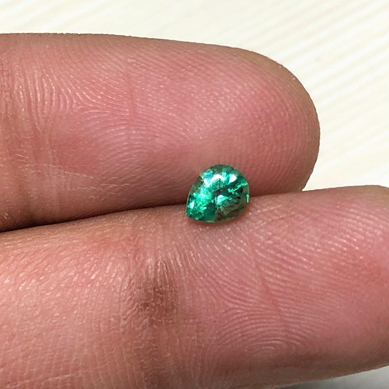 Oil Rings Reflection Natural Colombia Emerald No Oil Green Colour Pear Cut Gemstone Good for ...
