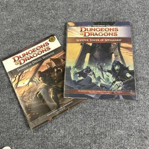 Pode incluir: Dois suplementos de RPG Dungeons & Dragons. Um é intitulado "Domain of Dread: Histaven" e o outro "Scepter Tower of Spellgard". Ambos apresentam obras de arte de fantasia com personagens e cenários.