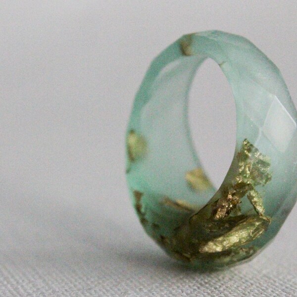 sea green and gold size 8 multifaceted eco resin ring with suspended gold flakes