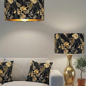 Lámpara colgante de terciopelo con diseño de hojas de monstera doradas de gran tamaño, hecha a mano por encargo, disponible en todas las formas y tamaños.