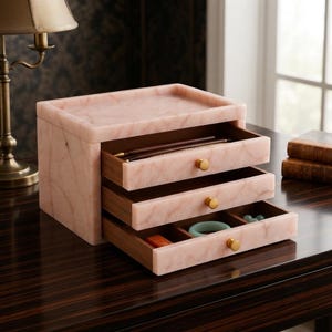 Handgefertigte Schmuckschatulle aus rosa Onyx: Messingknöpfe, Kosmetik-Organizer