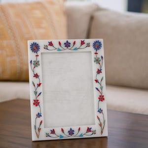 Handcrafted Marble Photo Frame with Floral Inlay Work – Decorative Inlay Art Frame