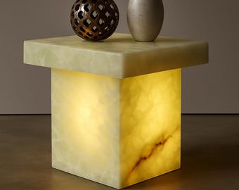 Mesa de pedestal de ónix verde: moderna mesa auxiliar de lujo con iluminación opcional