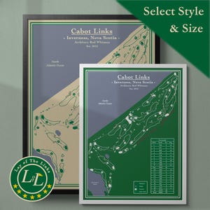 Peut inclure: Deux cartes de golf encadrées du parcours Cabot Links à Inverness, en Nouvelle-Écosse. Les cartes indiquent l'océan Atlantique Nord, l'architecte Rod Whitman et l'année de création 2012. Une carte est verte et blanche, l'autre est beige et bleue.