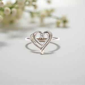 Anillo de diamantes con forma de corazón, delicado anillo de compromiso de oro de 14 k, joya minimalista con forma de corazón, ideal para aniversario romántico o San Valentín.
