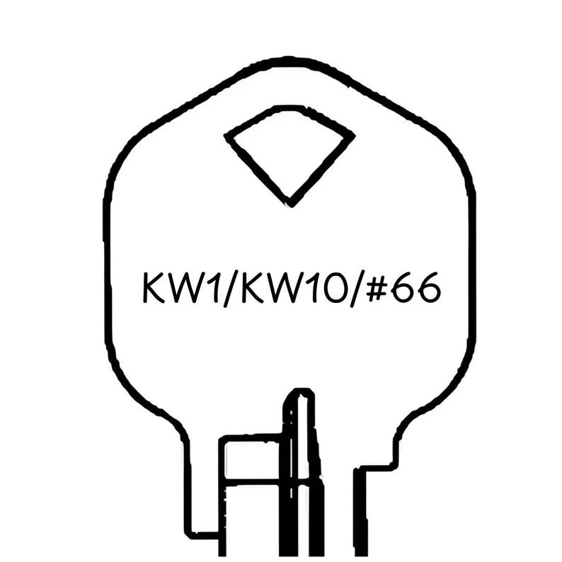 Puede incluir: Una llave en blanco y negro con el texto "KW1/KW10/#66" impreso. La llave tiene un agujero en forma de diamante en la parte superior y una forma &uacute;nica.