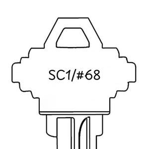 Puede incluir: Una llave en blanco y negro con el texto "SC1/#68" impreso. La llave tiene una forma &uacute;nica con una parte superior rectangular y una serie de muescas a lo largo de los lados. La llave est&aacute; dise&ntilde;ada para un tipo de cerradura espec&iacute;fico.