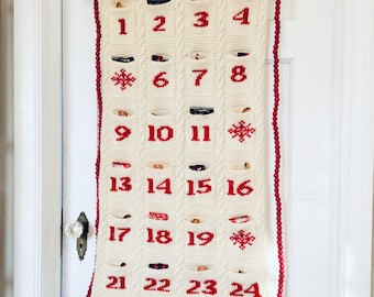 Knitted Advent Calendar Pattern: DIY Wall Hanging with Pockets (Instant Download) DIY Knit Advent Calendat
