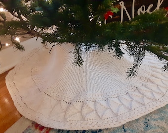 Knitted Christmas Tree Skirt Pattern: Aran Weight, Textured Border (PDF Instant Download) sideway construction
