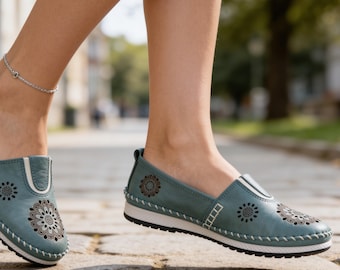 Ręcznie robione skórzane buty wsuwane dla kobiet, niebieskie, kwiatowe półbuty trekkingowe