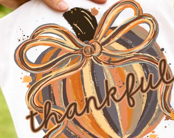 Dankbaar png, penseelstreekpompoen png, coquette luipaard herfst png, pompoenseizoen png, coquette pompoenshirt png, preppy Thanksgiving png