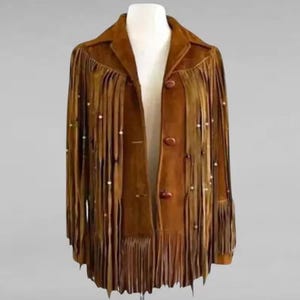 Chaqueta vaquera de cuero con flecos largos y cuentas estilo vintage para mujer. Chaqueta vaquera de cuero con flecos estilo western para mujer.