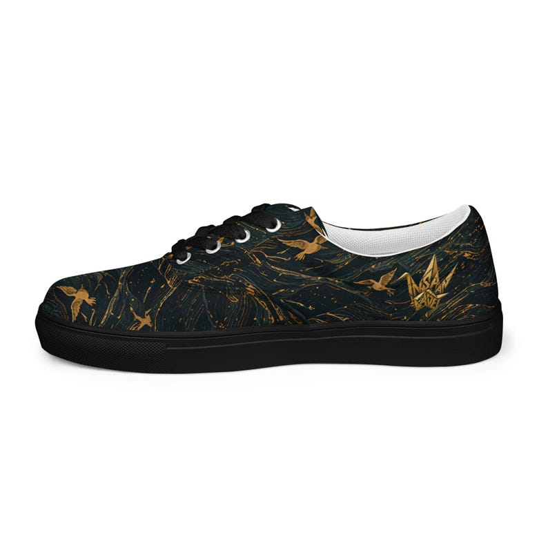 Men’s lace-up canvas shoes