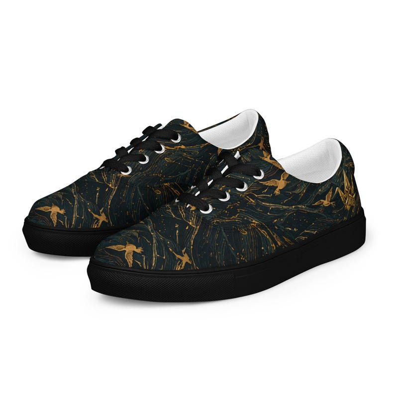 Men’s lace-up canvas shoes