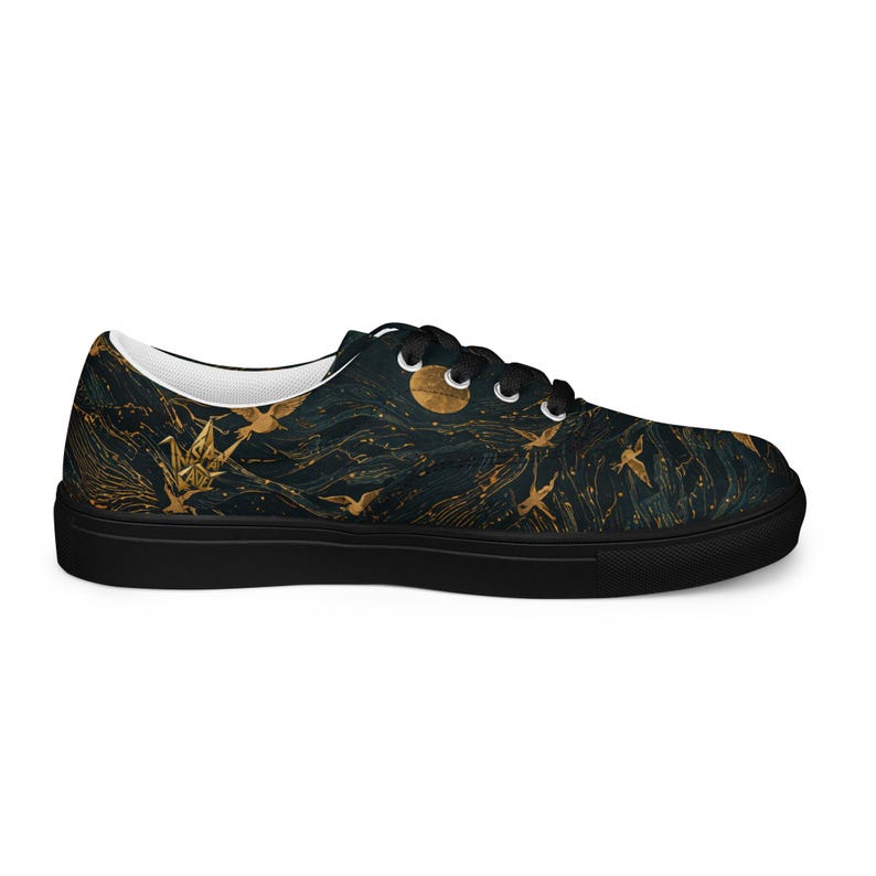 Men’s lace-up canvas shoes