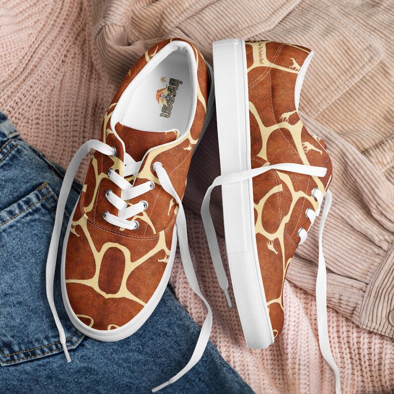 Men’s lace-up canvas shoes