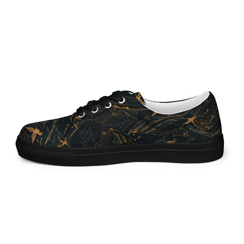 Men’s lace-up canvas shoes