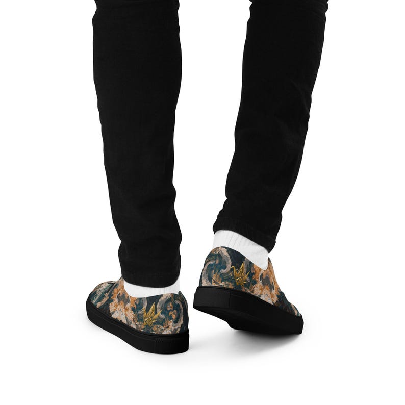 Men’s lace-up canvas shoes