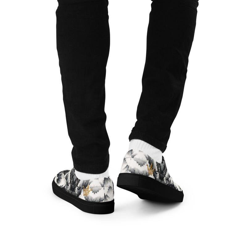 Men’s lace-up canvas shoes