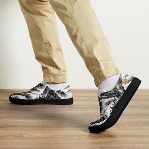 Men’s lace-up canvas shoes