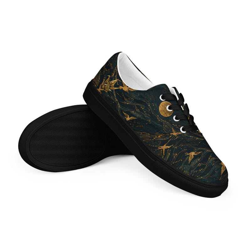 Men’s lace-up canvas shoes