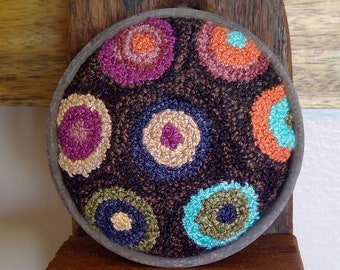 primitive needle punch folk art primitive wool pennies design No.2 zinc jar lid pinkeep