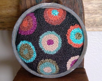 primitive needle punch folk art primitive wool pennies design zinc jar lid pinkeep