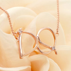 Zwei kursive Initialen Halskette 14k Gold Anhänger Buchstaben Skript Schriftart Hochzeitstag Braut, um personalisiertes Geschenk zu sein