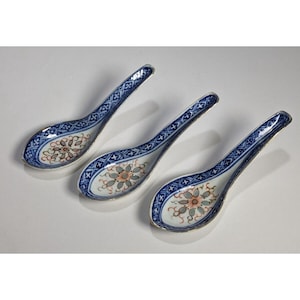 Conjunto de 3 colheres de sopa de porcelana chinesa com estampa floral azul e branca