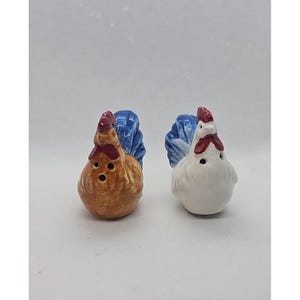 90s Vintage Ceramic Rooster Salt & Pepper Shaker Set