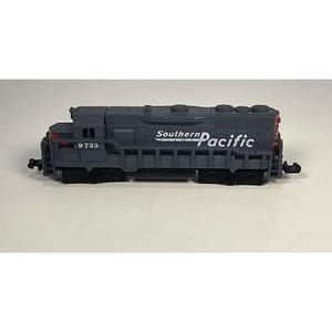 Southern Pacific Locomotive #9725 Miniature Gray Model