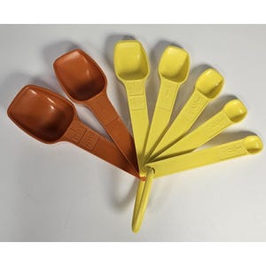 Vintage Tupperware Measuring Spoons Set With D Ring In Yellow and Orange