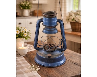 ANTIQUE Dietz BLIZZARD LANTERN / No. 2 / 1920s Hurricane Lantern