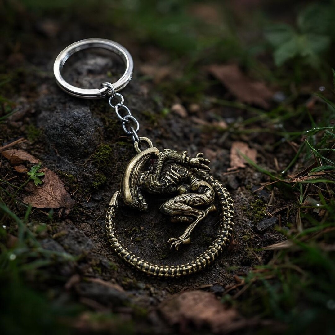 Alien Keychain 3D – Y2K Futuristic Toy, Silver Bag Charm, Alien Head ...