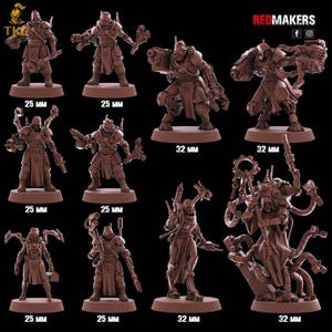 Op de afbeelding: Een verzameling bruine miniatuurbeeldjes, elk met een gedetailleerd, gepantserd personage met diverse mechanische hulpstukken en wapens. De bases zijn gelabeld met maten: 25 mm en 32 mm. Het Red Makers-logo is rechtsboven zichtbaar.