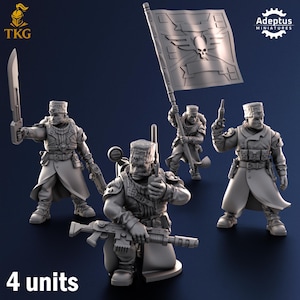 Puede incluir: Cuatro figuras en miniatura grises de soldados con uniformes militares. Una figura se arrodilla con un rifle, otras sostienen armas y una bandera con un emblema de calavera. Las figuras están sobre una superficie azul oscuro. El texto "4 unidades" está abajo.