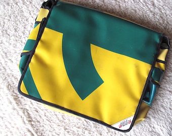 Vintage 90s Swiss Mountain Laptop Messenger Shoulder Vinyl Handbag.