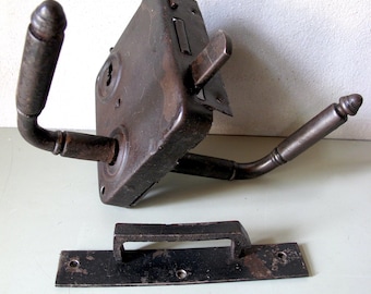 Vintage 1930s Antique Farmhouse , Industrial, Cottage, Village House Door Lock.