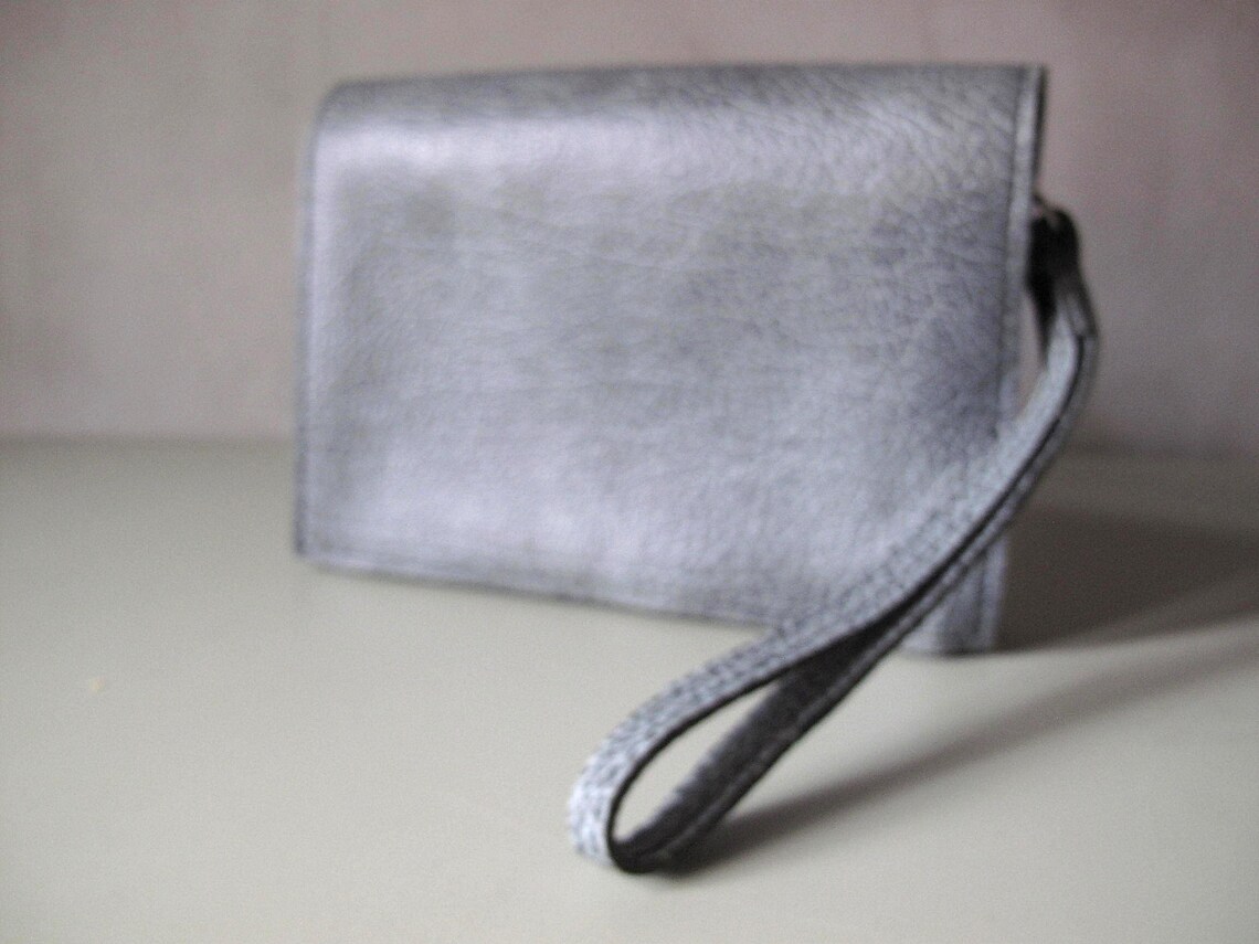 Vintage 80s Men's Faux Leather Wristlet Handbag in Gray Color., foto 2 di 5