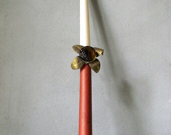 Candela decorativa vintage, realizzata e dipinta a mano, con scatola artigianale. Firmata.