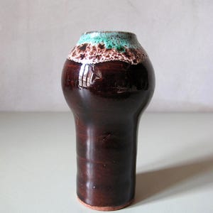 poterie d'art vintage des années 70, bureau, chevet, vase à fleurs en céramique émaillée.