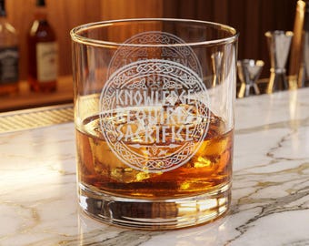 Whiskyglas met gravure "Knowledge Requires Sacrifice" | 300 ml (10,5 oz) Rocks Glass