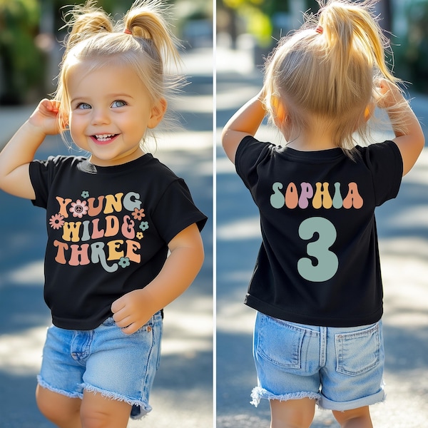 Maglietta personalizzata per bambini piccoli con scritta "Young Wild and Three Birthday"