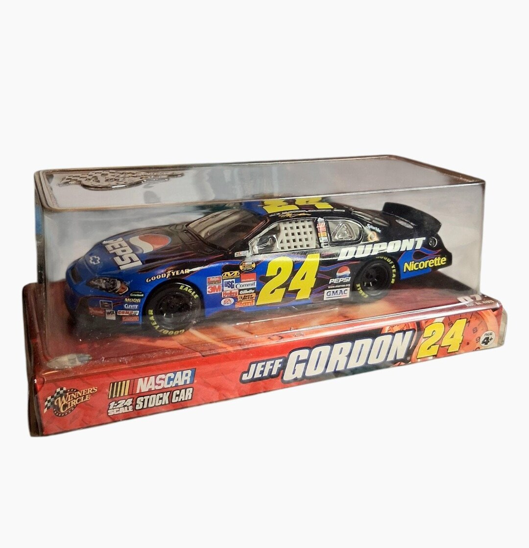 Jeff Gordon won at Phoenix Raceway in 2007 and tied Dale Earnhardt with Jeff Gordon won at Phoenix Raceway in 2007 and tied Dale Earnhardt with