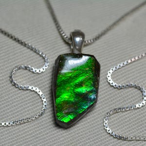 Collar de ammolita verde con colgante de plata esterlina, auténtica, natural, de Alberta, Canadá, joyería de ammolita canadiense F277